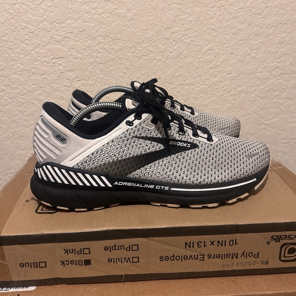 Brooks Adrenaline GTS 22 White & Black Sneakers Shoes Trainers Size US 10.5 B